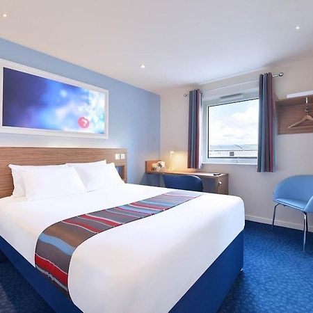 Travelodge London Ийлинг Екстериор снимка