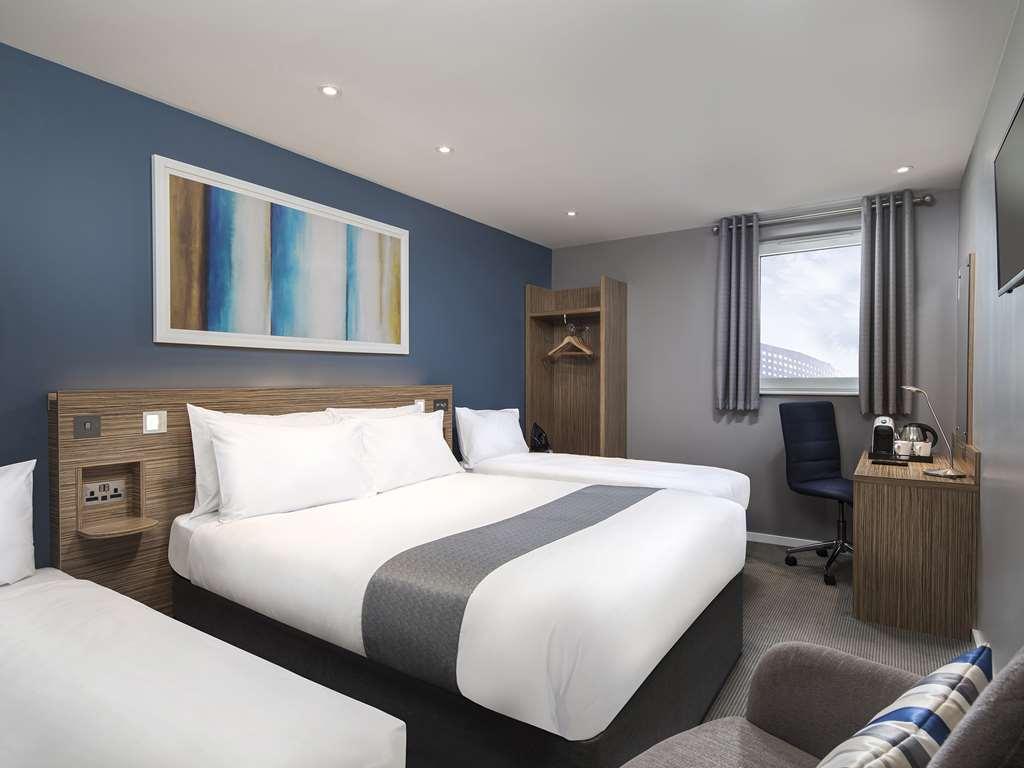 Travelodge London Ийлинг Стая снимка