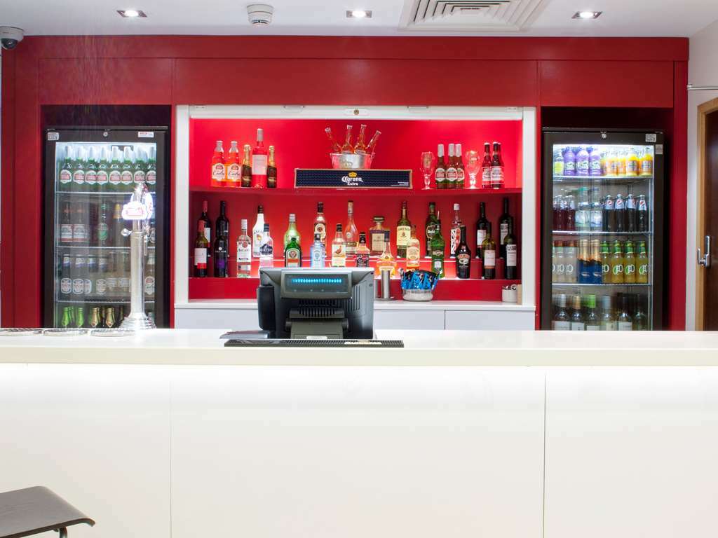 Travelodge London Ийлинг Ресторант снимка