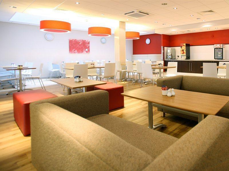 Travelodge London Ийлинг Екстериор снимка